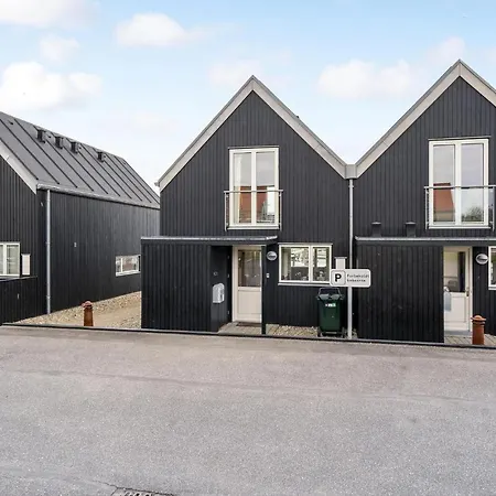 2 Bedroom Gorgeous In Prázdninový dům *