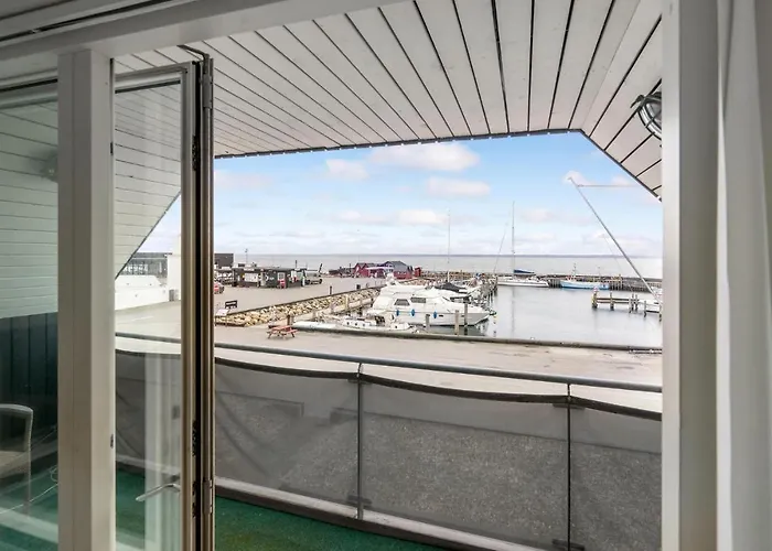 2 Bedroom Gorgeous In Holiday home