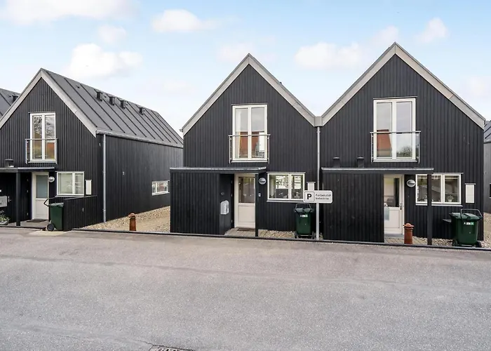 2 Bedroom Gorgeous In Holiday home *